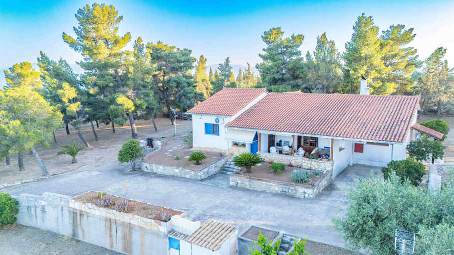 Exterior & Views 2, Maistros Studios, Central Greece
