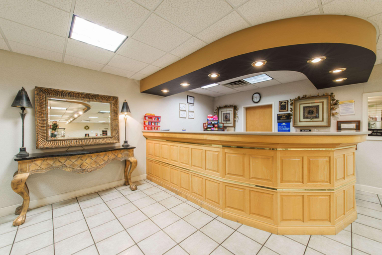 Public Area 2, Days Inn by Wyndham Elizabethtown, Hardin
