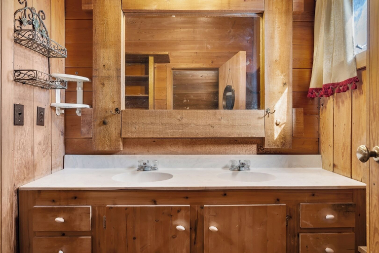 Bathroom 3, Pet-friendly 3BR Lake House Firepit + Pier, Greensville