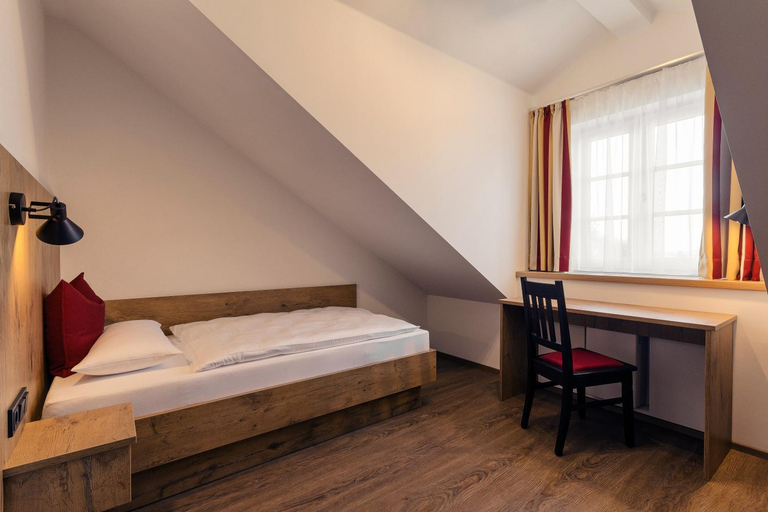 Bedroom 3, Brauerei Gaststatte Stierberg, Mühldorf am Inn