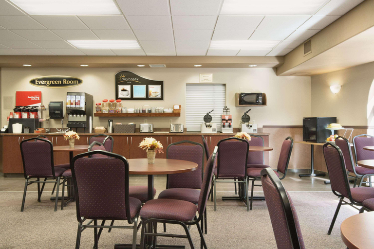 Food & Drinks 5, Days Inn by Wyndham Thunder Bay North, Thunder Bay