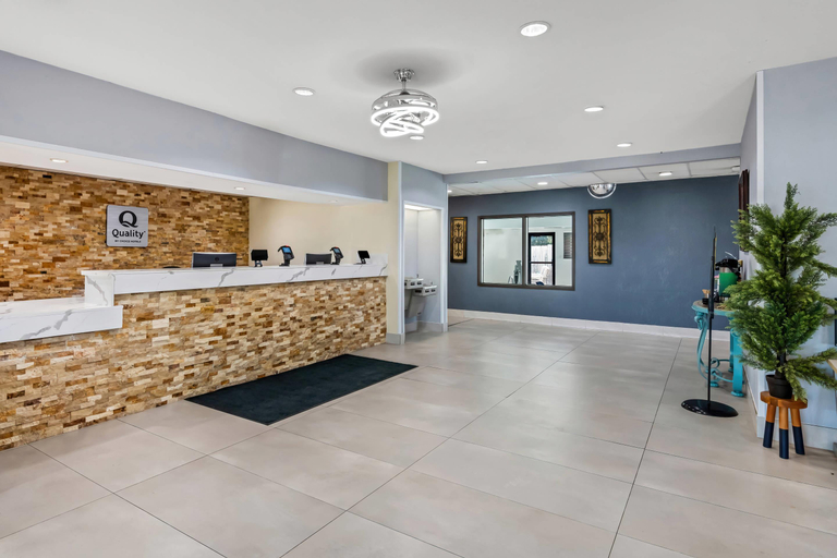 Public Area 2, Quality Inn & Suites Manhattan, Riley