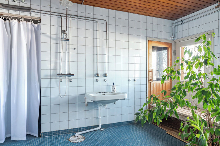 Bathroom 3, Lakefront House with 5 BR and Sauna, Päijänne Tavastia
