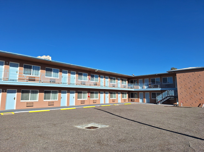 Exterior & Views 2, Leisure Lodge Motel, Cibola