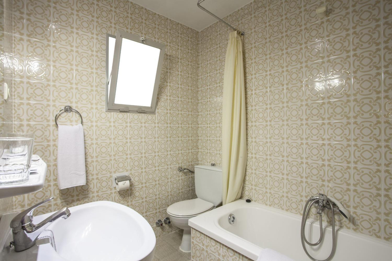 Bathroom 4, Hotel Valencia de la Música, Valencia