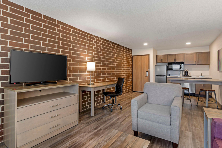 Exterior & Views 2, Best Western Plus Waterloo & Cedar Falls, Black Hawk