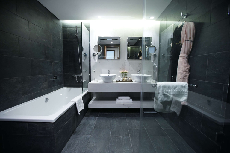 Bathroom 5, Royal Tulip Achrafieh, Beirut