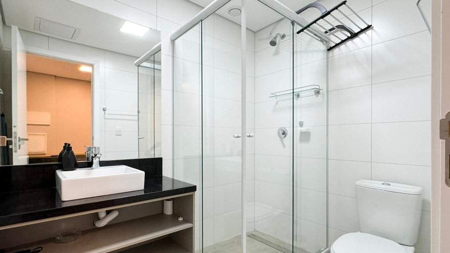Bathroom 3, Studio Shopping OKA Floripa - SOK116, Florianopolis
