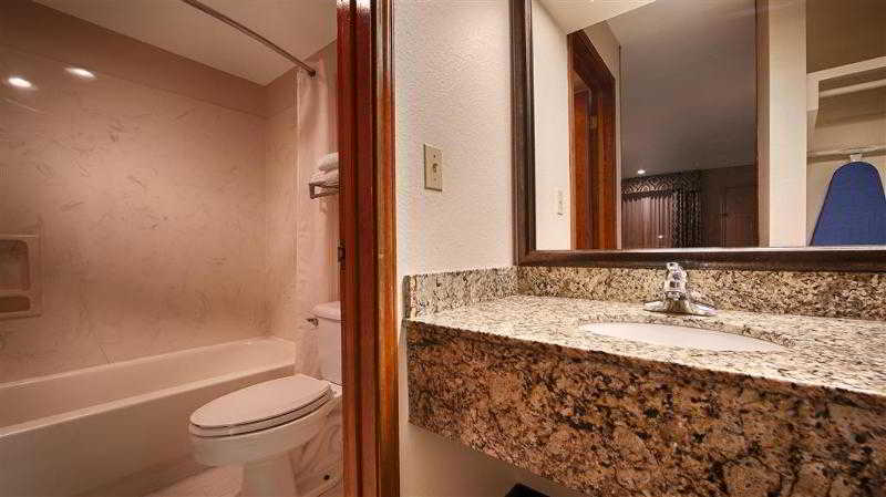 Bathroom 4, Quality Inn Three Rivers, Live Oak
