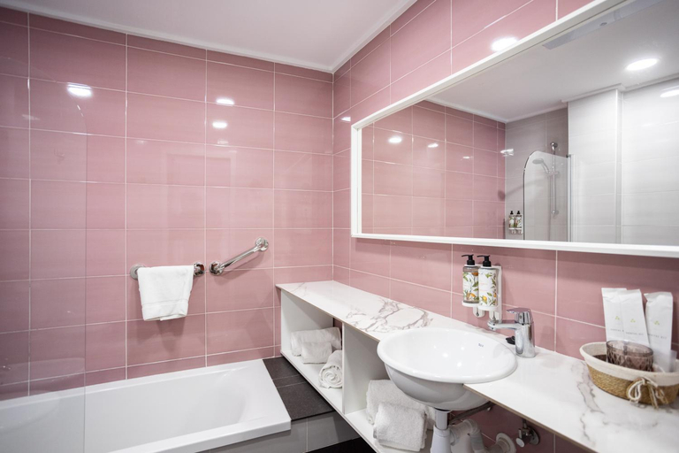 Bathroom 4, Hostal Venecia, Valencia