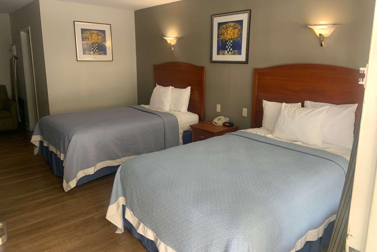 Bedroom 3, Days Inn by Wyndham Elmsford / White Plains, Westchester