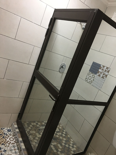 Bathroom, Zaks Place Hotel, Bulawayo