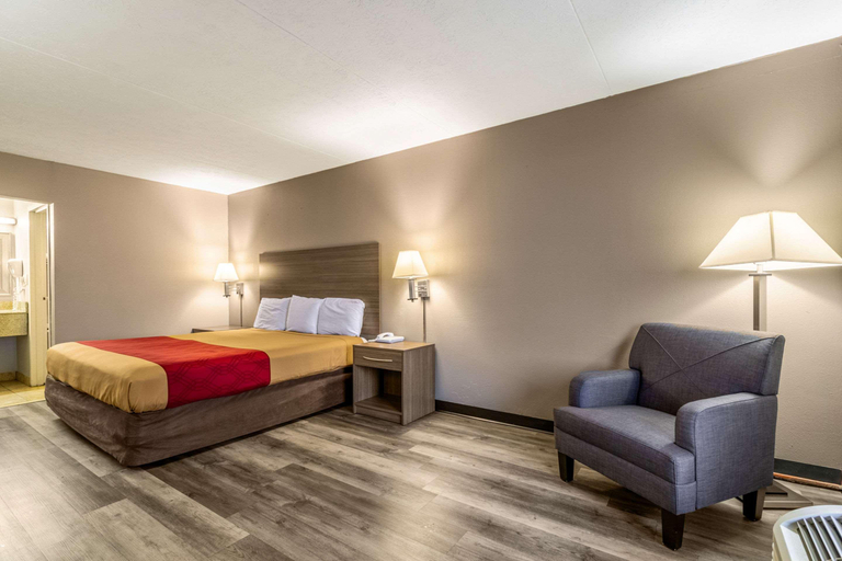 Bedroom 3, Econo Lodge Seymour, Jackson