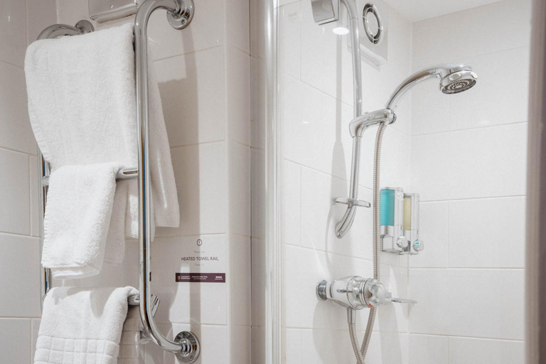 Bathroom 4, Lucas House Hotel, Birmingham