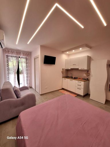 Others 4, Flowers Apartment, Vibo Valentia