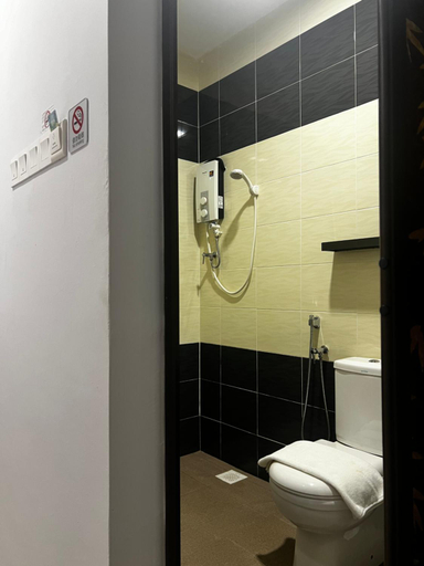 Bathroom 4, SIN LIEN HOTEL, Kluang