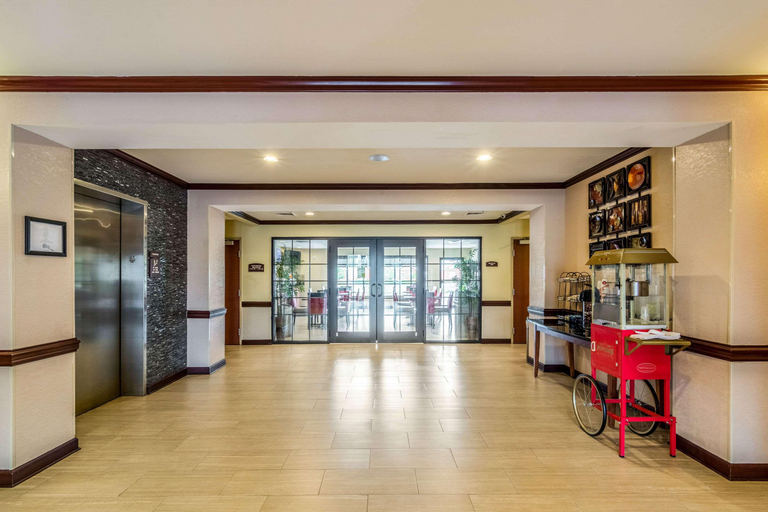 Public Area 2, Comfort Inn & Suites Panama City North, Bay