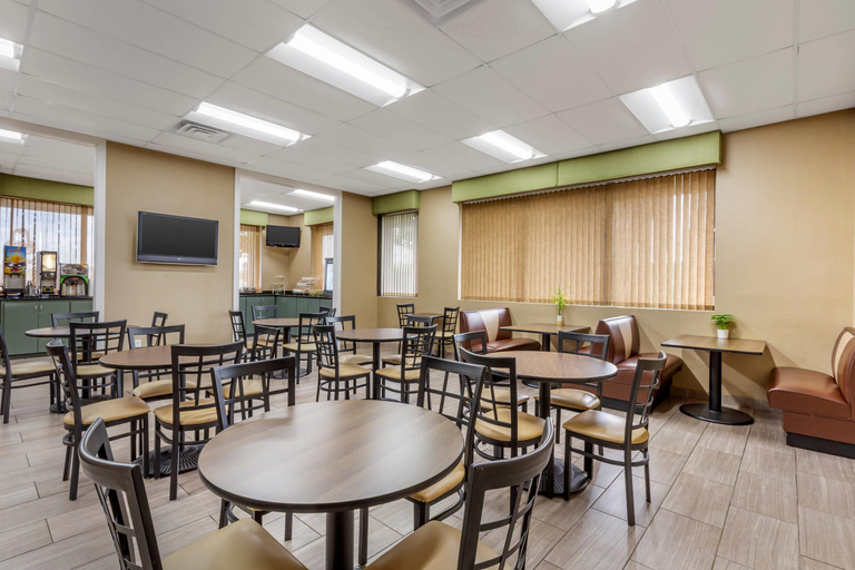 Food & Drinks 5, Quality Inn Mount Airy Mayberry, Surry