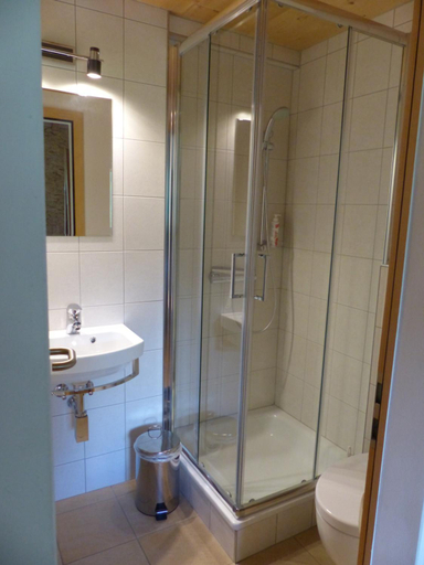 Bathroom, Gasthaus Heiligkreuz, Raron