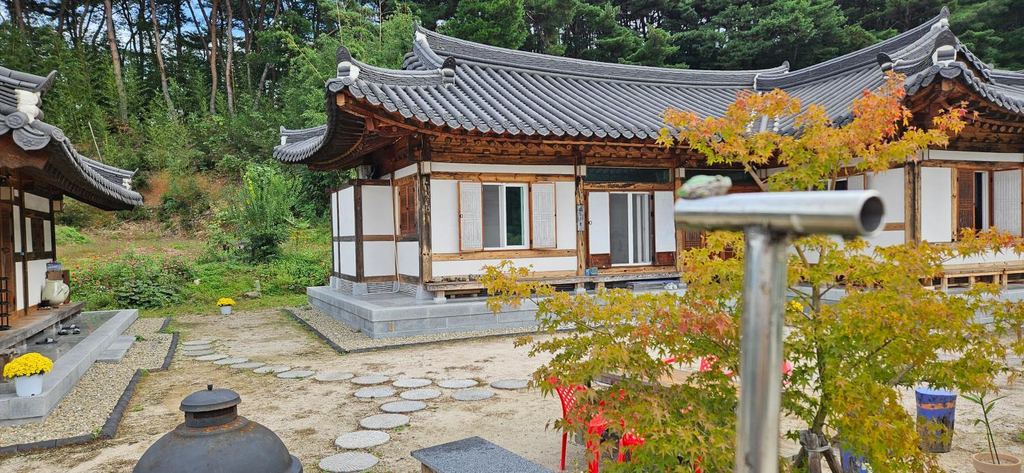 Others 4, Lee Cho Hanok, Gyeongju