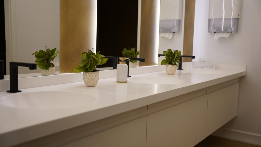Bathroom 3, Hotel Sorin MIHAI, Cristian