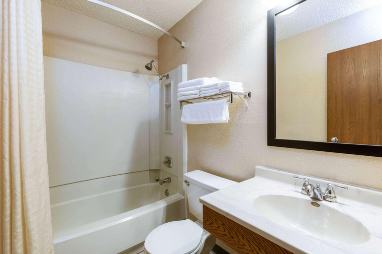Bathroom 4, Super 8 by Wyndham Bemidji MN, Beltrami