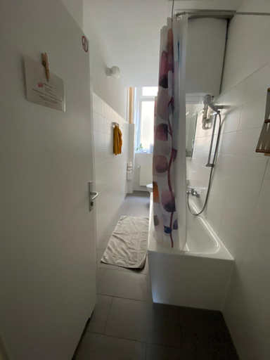 Bathroom 4, Kiez Hostel Berlin, Berlin