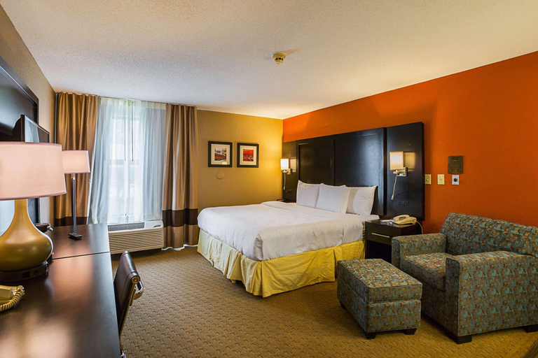 Bedroom 4, Clarion Inn & Suites Evansville, Vanderburgh