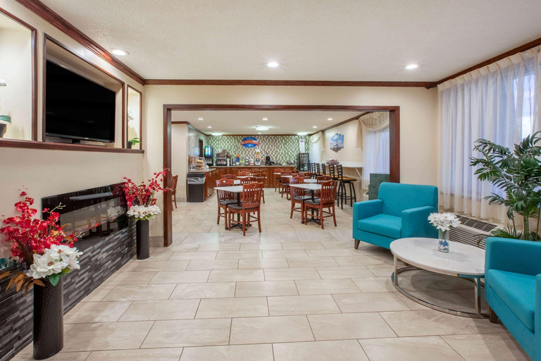 Public Area 2, Baymont by Wyndham Grand Rapids Airport, Kent