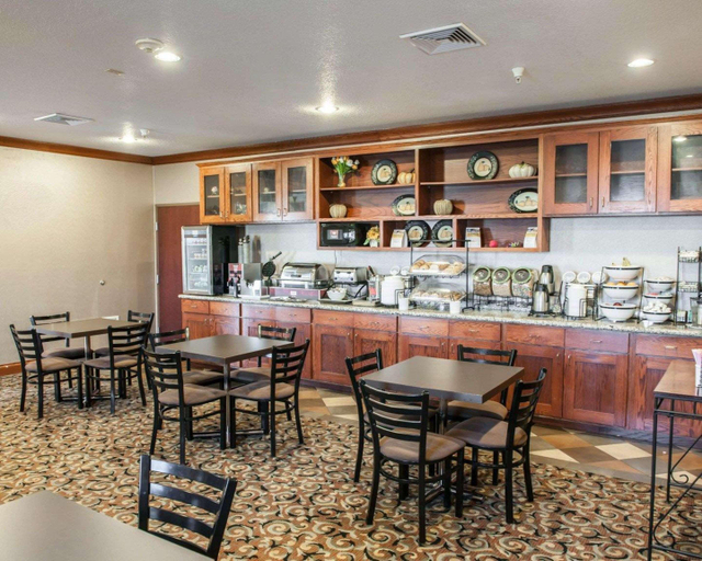 Food & Drinks 4, Comfort Inn & Suites Muncie Area, Delaware