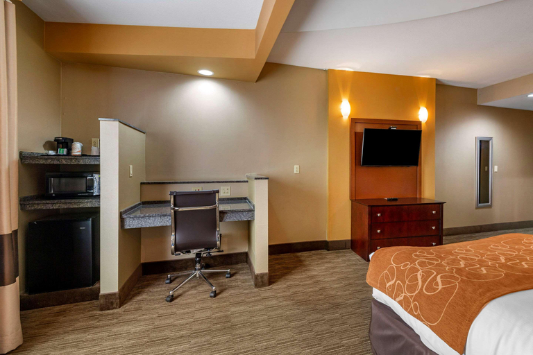 Bedroom 3, Comfort Suites Perrysburg - Toledo South, Wood