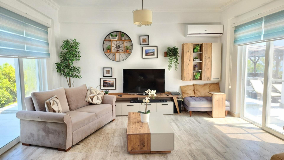 Living area 2, Beautiful Villa Within Easy Distance to Attraction