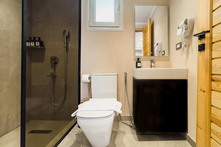 Bathroom 4, Xuru Stays I The 1bdr Rustic Rooftop w/ Wow Outdoor Terrace, Heliopolis