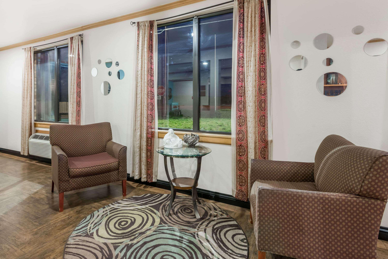 Public Area 2, Super 8 by Wyndham Tucumcari, Quay