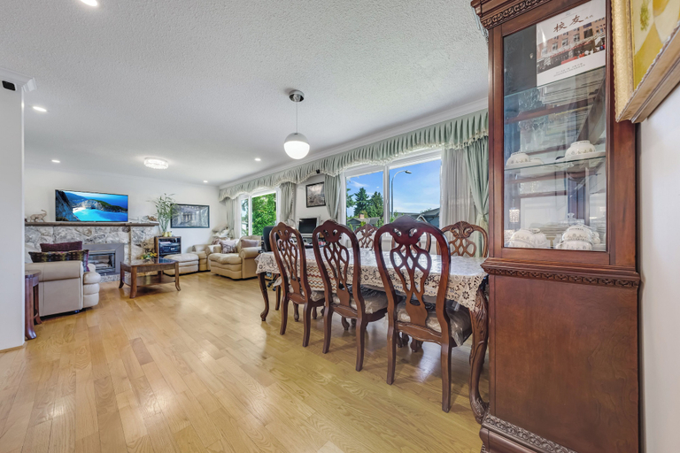 Food & Drinks 5, Quite House near Vancouver Airport, Greater Vancouver
