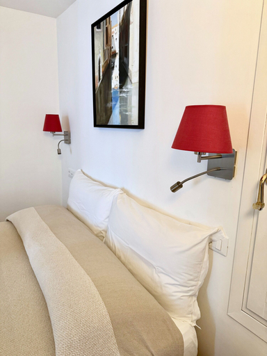 Bedroom 3, Ca' Penini canal view, Venezia