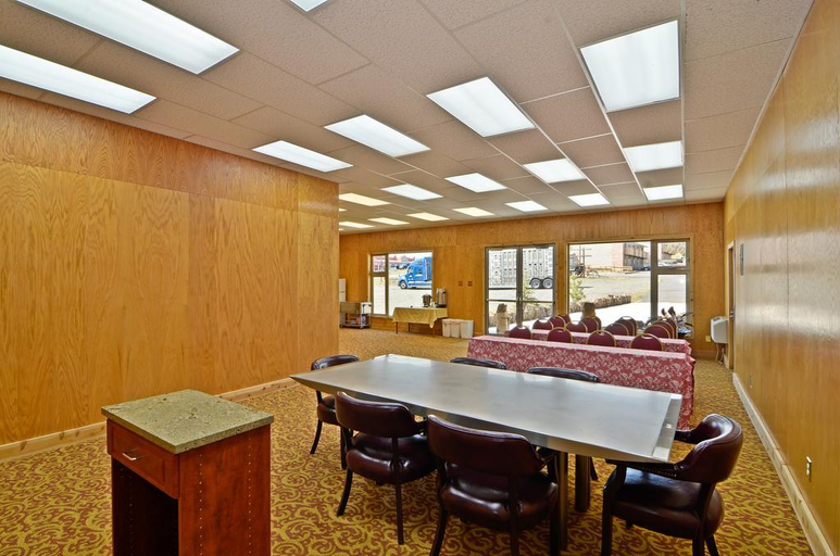 Public Area 2, Econo Lodge Inn & Suites Madras, Jefferson