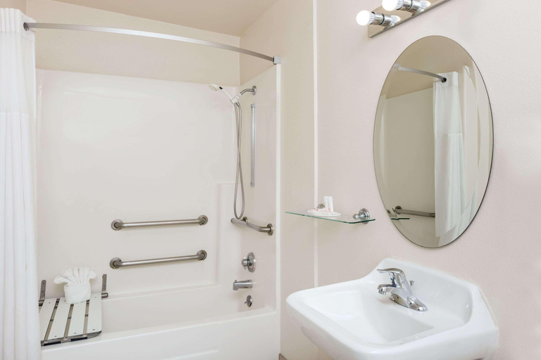 Bathroom 5, Super 8 by Wyndham Monterey, Monterey