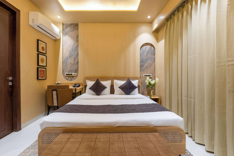 Bedroom 4, Saltstayz Premier - Sector 50 & Golf Course Ext Road, Gurgaon