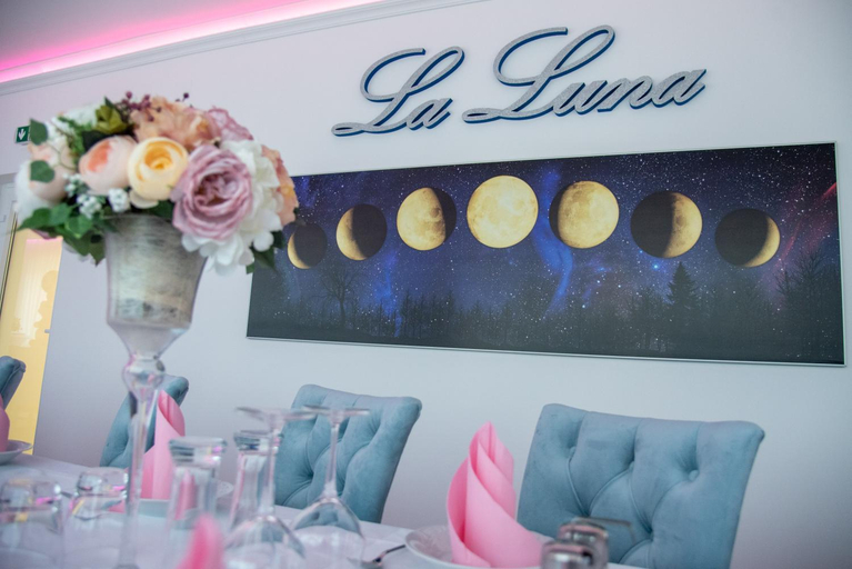Food & Drinks 5, La Luna Petite Suite Deluxe Apartment with Pool & Jacuzzi, Bikes and Secured Parking, Našice