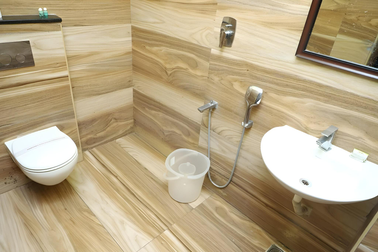 Bathroom 3, Le Supreme Inn (the lap of luxury), Puducherry