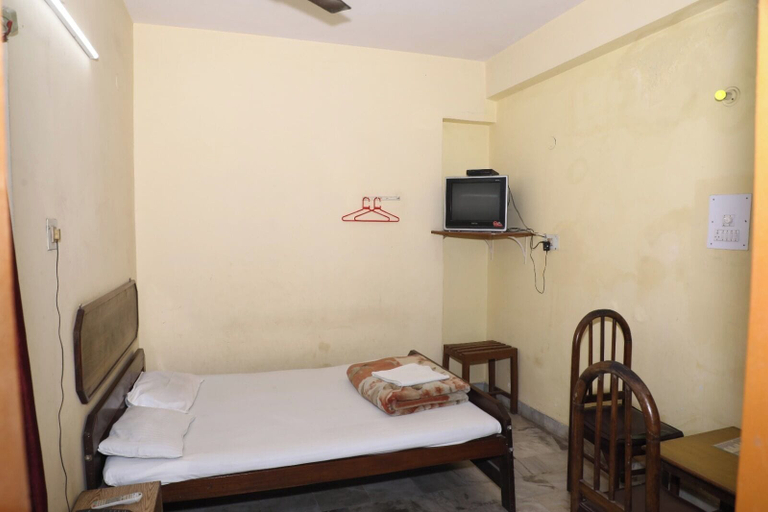 Bedroom, Hotel Laxmi Inn, Patna