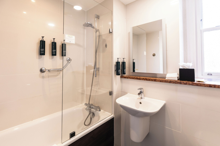 Bathroom 4, DoubleTree by Hilton London West End, London