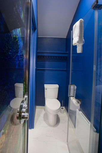 Bathroom 3, Le Saint-Creme, Lac-Saint-Jean-Est