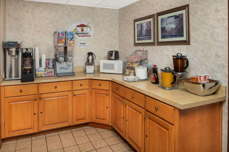 Food & Drinks, Super 8 by Wyndham Burlington NC, Alamance