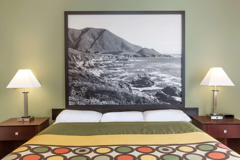 Bedroom 3, Super 8 by Wyndham Monterey, Monterey