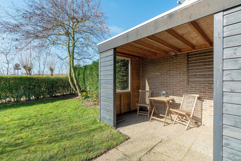 Others 4, Boerenslag-2 Bungalow, 5-guests Opposite Beach, Zijpe
