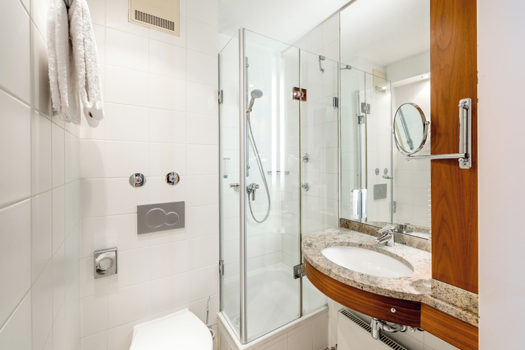 Bathroom 4, Sunday Hotel München Airport Freising, Freising