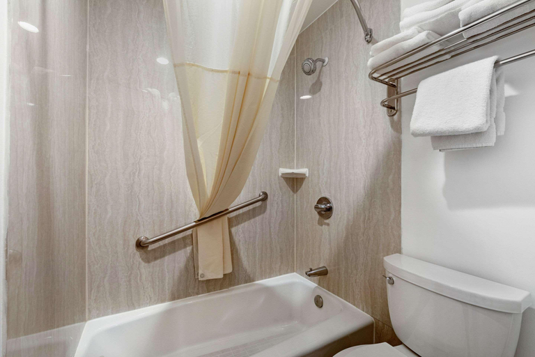 Bathroom 4, Rodeway Inn Carson - Los Angeles South, Los Angeles