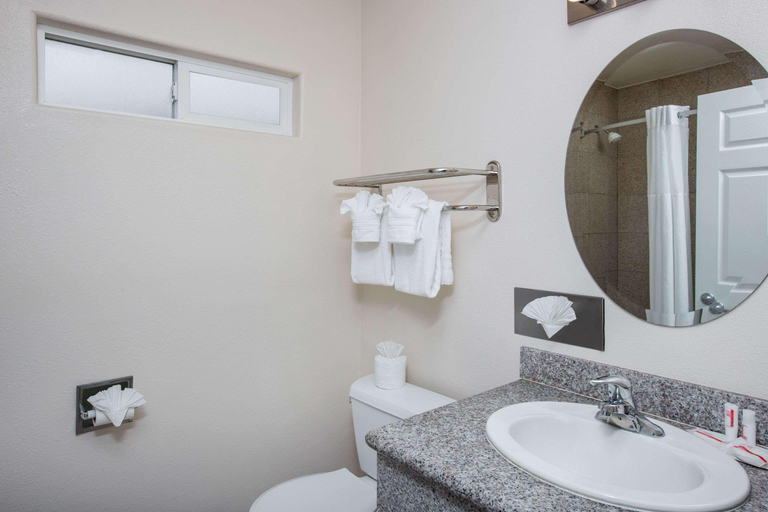 Bathroom 4, Super 8 by Wyndham Monterey, Monterey